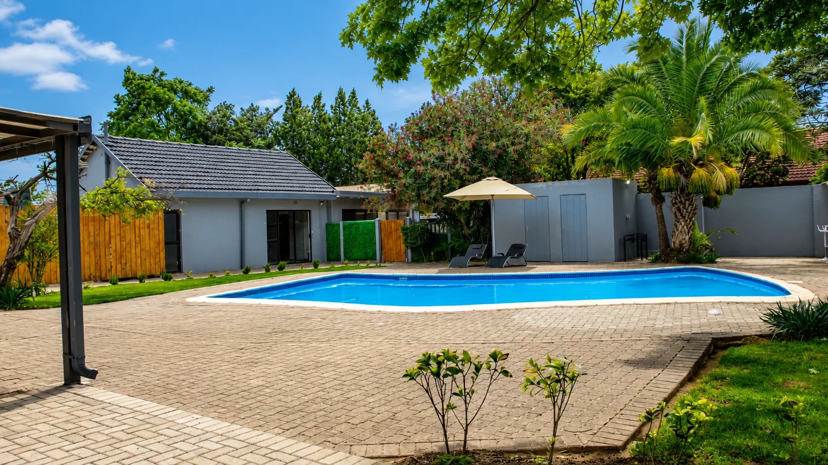 10 Tula Guesthouse