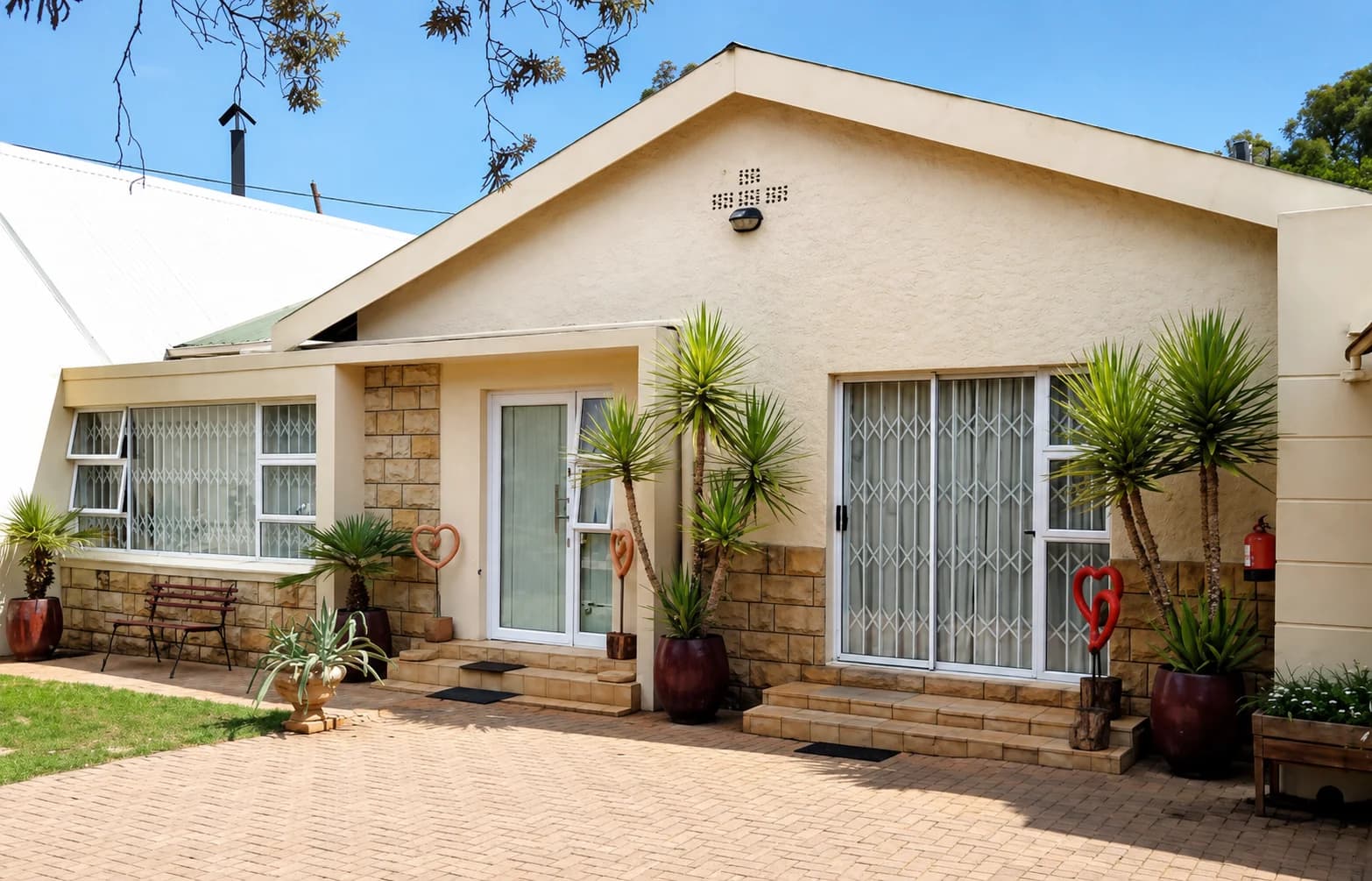 Anri Guesthouse