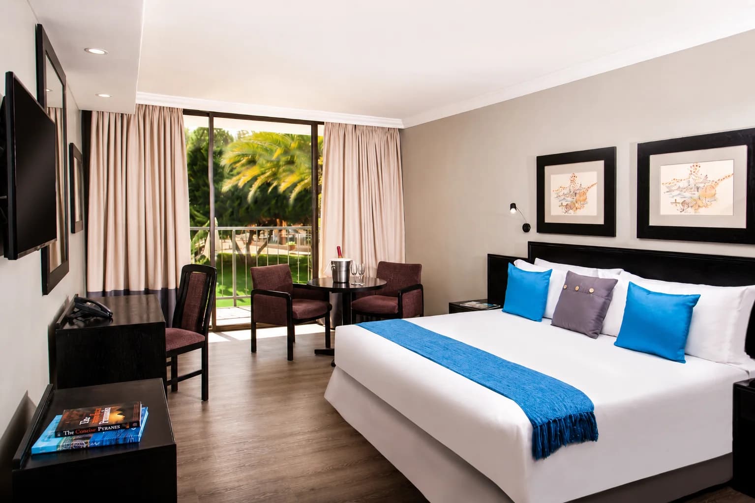 AVANI Suite